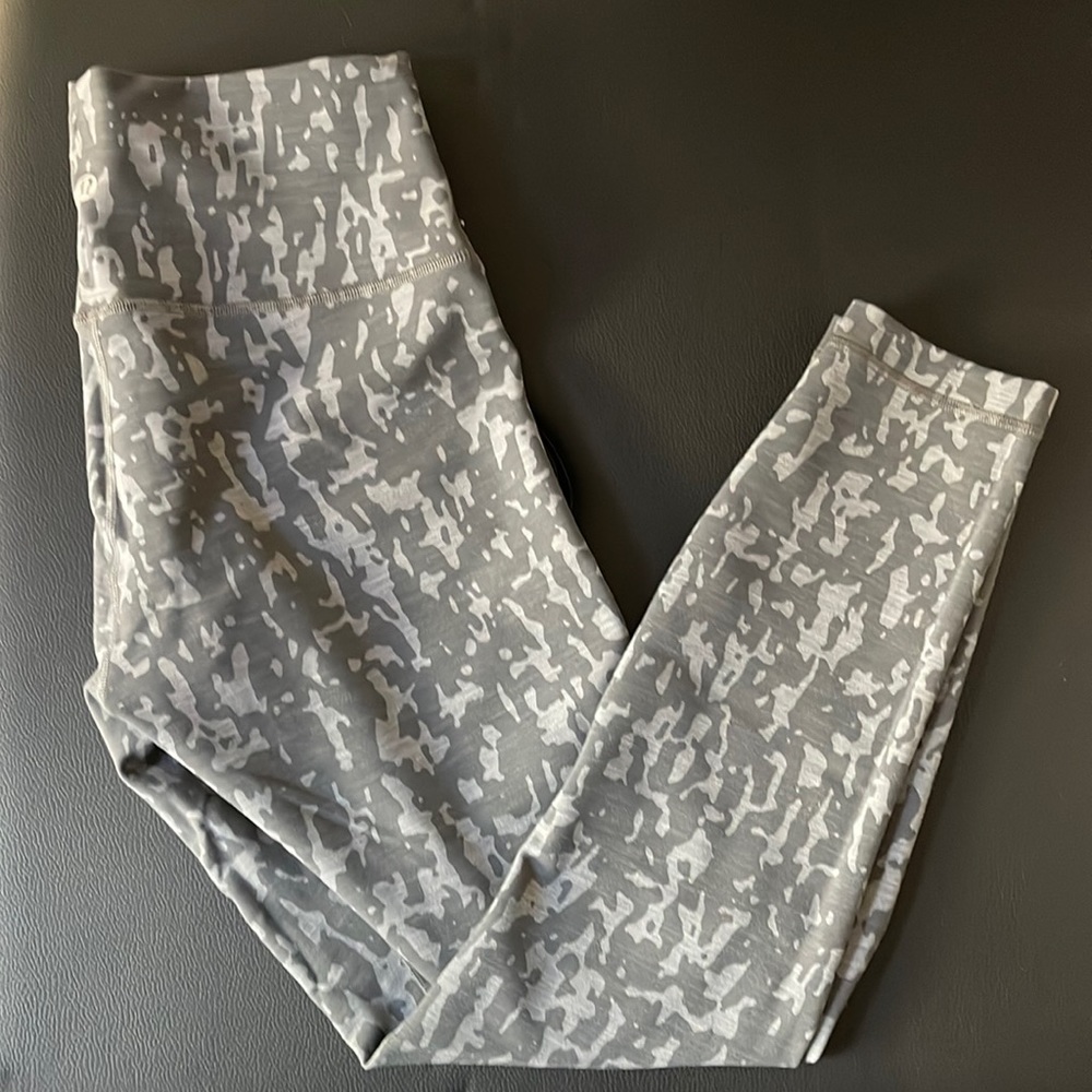 Lululemon Wunder Under HR 25 inch leggings size 8